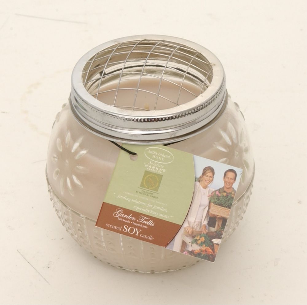 Hanna's Candles Kathy Ireland JduJ Scented Soy Candle - Woodland