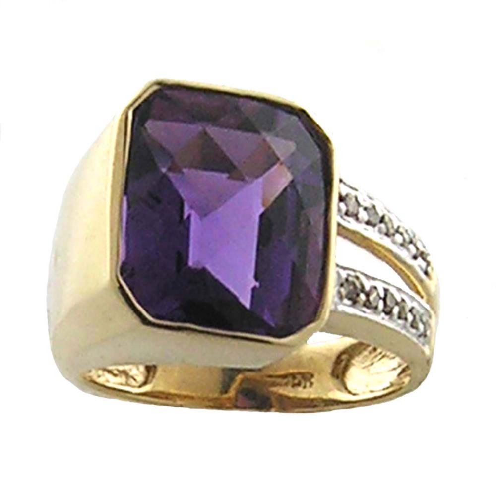Amethyst and Diamond Accent Ring. 10k Yellow Gold