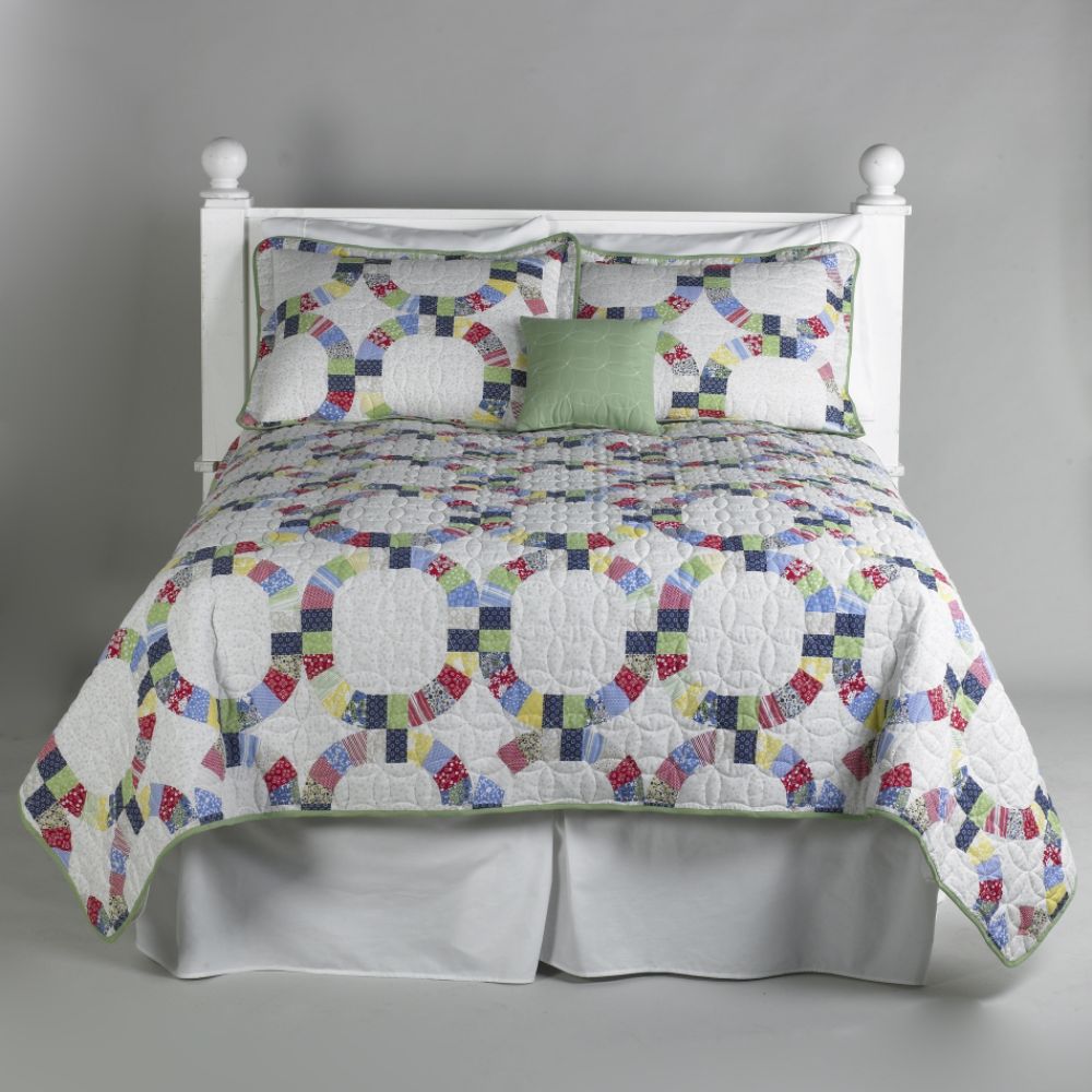 Bath  Bedding Stores on Decorative Bedding  Shop Quilts  Comforters  Bedspreads   More   Sears