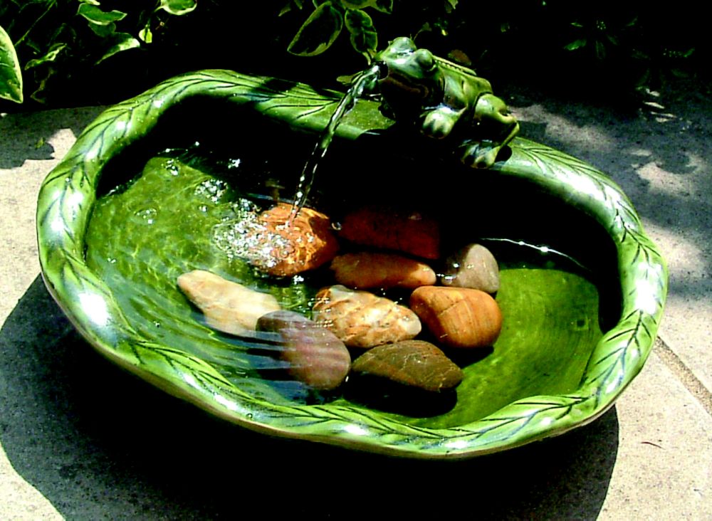 Smart Solar Ceramic Frog Solar Fountain