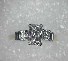 White Gold Three Stone Cubic Zirconia Ring 10 kt