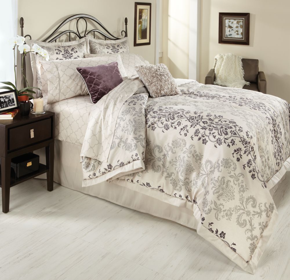 Jaclyn Smith Traditions Bliss Comforter Set