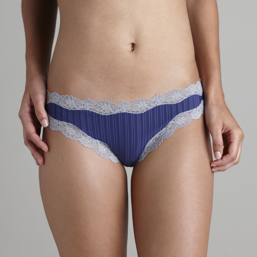 48700971 - Apostrophe Women