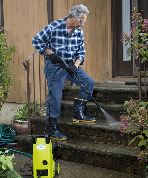 How to Use a Pressure Washer Sears